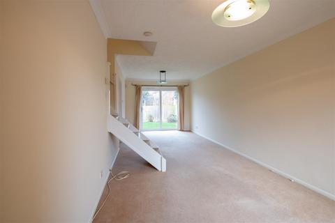 3 bedroom end of terrace house to rent, Simpson Road, Simpson, Bletchley