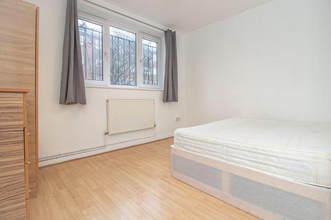 3 bedroom flat to rent, Canrobert Street, London