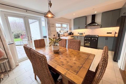 56 The Warren, Hardingstone, Northampton, NN4 6EP