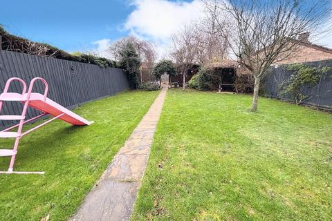 56 The Warren, Hardingstone, Northampton, NN4 6EP