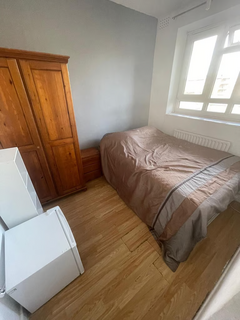 1 bedroom in a flat share to rent, Fount Street, London SW8