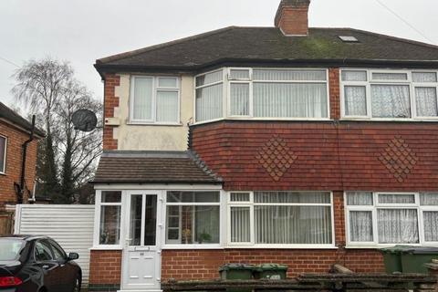 3 bedroom semi-detached house to rent, Cleveleys Avenue, Leicester