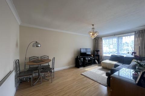 2 bedroom flat to rent, Garner Road London