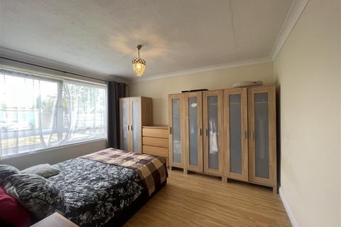 2 bedroom flat to rent, Garner Road London