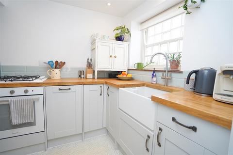 3 bedroom end of terrace house for sale, Market Street, Appledore, Bideford