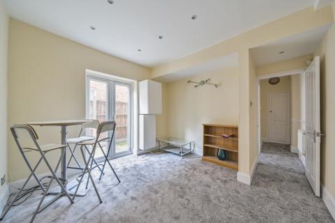 2 bedroom apartment to rent, Oaklands Grove London W12