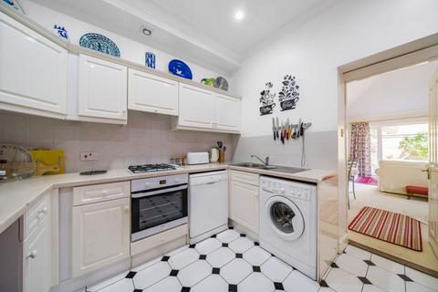 2 bedroom apartment to rent, Hungerford Road London N7