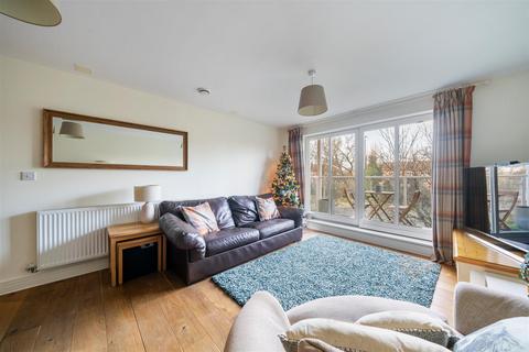 2 bedroom flat for sale, Greenview Drive, Raynes Park SW20