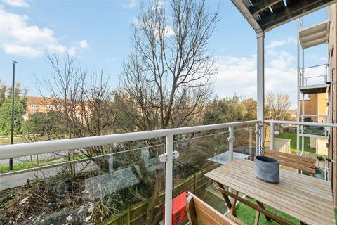 31 Greenview Drive, Raynes Park, London, SW20 9DS