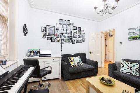 1 bedroom flat to rent, Queen's Club Gardens London W14