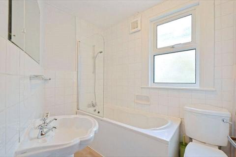 3 bedroom terraced house to rent, Raglan Road, Walthamstow, London, E17