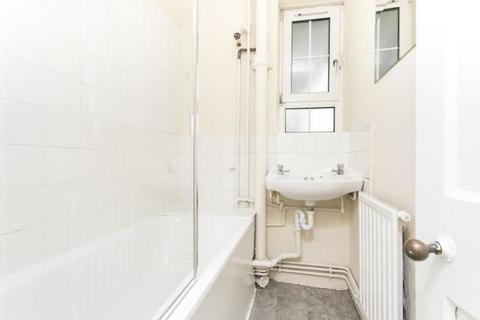 3 bedroom flat to rent, Pott Street, London