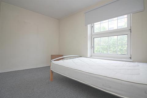 3 bedroom flat to rent, Pott Street, London