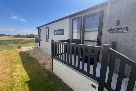 2 bedroom lodge for sale, Twyning