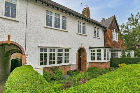 4 bedroom semi-detached house to rent, Greenway, Berkhamsted HP4