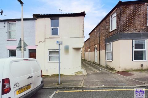 2 bedroom end of terrace house for sale, Ordnance Street, Chatham