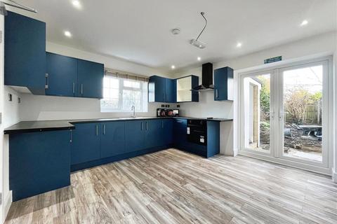 1 bedroom end of terrace house to rent, Kestrel Avenue, Staines-upon-Thames, Surrey, TW18