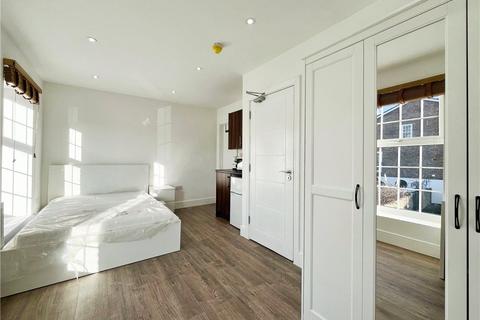 1 bedroom end of terrace house to rent, Kestrel Avenue, Staines-upon-Thames, Surrey, TW18
