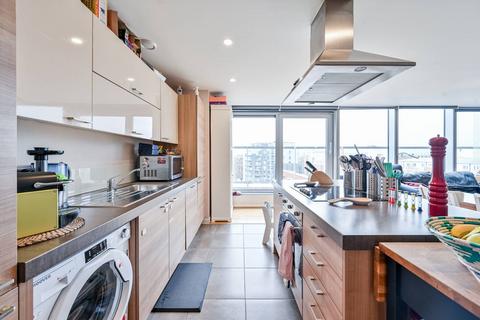 3 bedroom flat for sale, Atrium Heights, Deptford, London, SE8