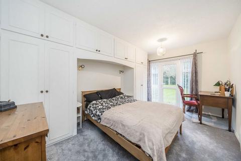 2 bedroom flat for sale, Waldegrave Park, Strawberry Hill TW1