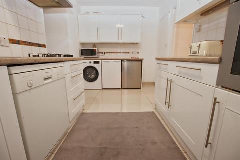 3 bedroom house to rent, Berwick Road, Borehamwood