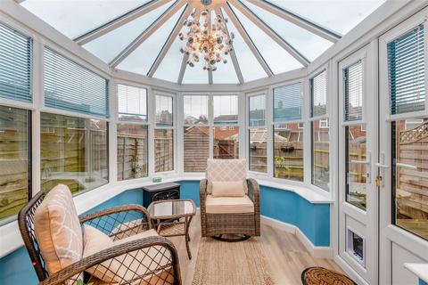 16 Downs Road, Yalding, Maidstone, ME18 6JE
