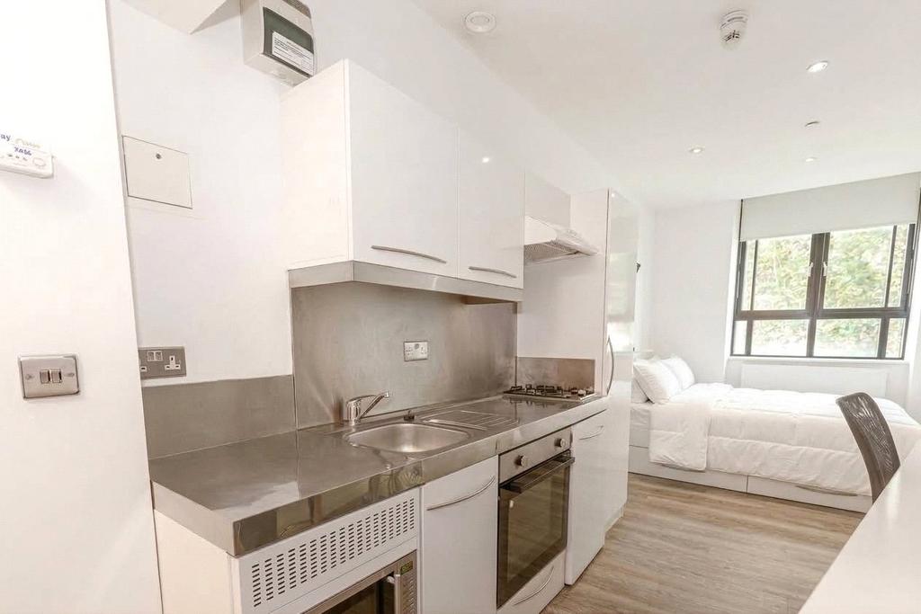 Apartment in Bristol - View 3