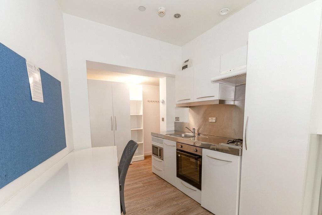 Apartment in Bristol - View 5
