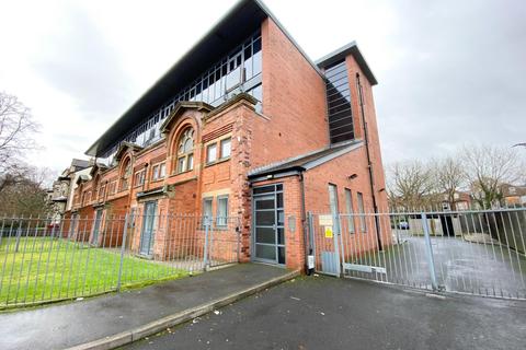 2 bedroom flat to rent, Range Road, Manchester M16