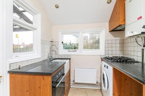 2 bedroom terraced house to rent, Greenhill Avenue, Winchester, SO22