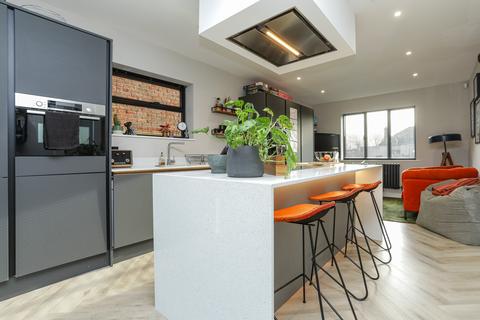 4 Bromstone Road, Broadstairs, CT10 2HA