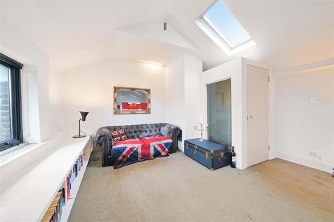 2 bedroom flat for sale, Lewisham Way, London, SE4