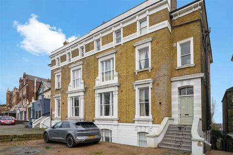 2 bedroom flat for sale, Lewisham Way, London, SE4