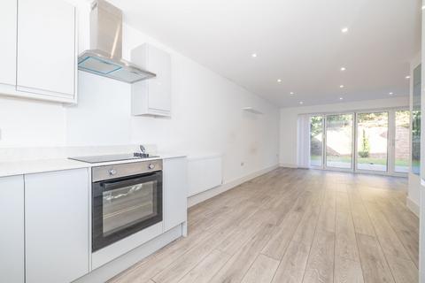 4 bedroom semi-detached house for sale, London Road, Sittingbourne, ME10