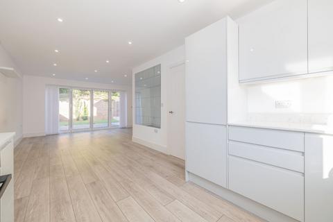 4 bedroom semi-detached house for sale, London Road, Sittingbourne, ME10