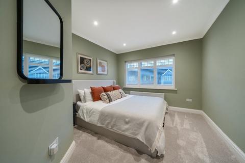 83 South Park Crescent, London, SE6 1JL