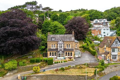 6 bedroom detached house for sale