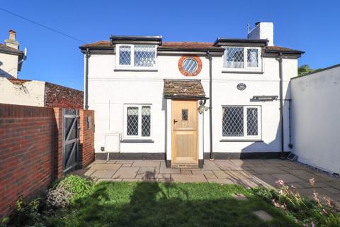 2 bedroom detached house for sale, Station Road, Hayling Island