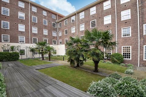 3 bedroom apartment to rent, Scott Avenue Putney SW15