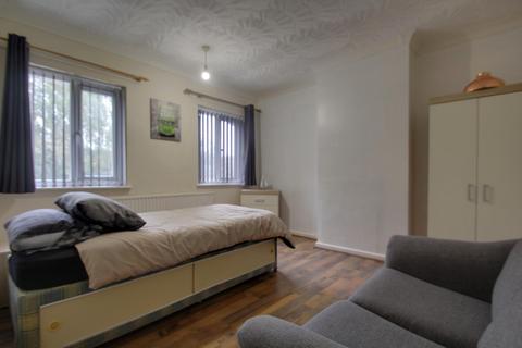 House of multiple occupation to rent, Room 5, 47 Highbridge Road, Dudley, West Midlands