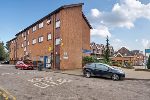 4 Denly Way, Lightwater, GU18 5UE