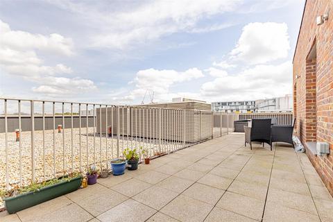 2 bedroom apartment to rent, Miles Road, Hornsey N8