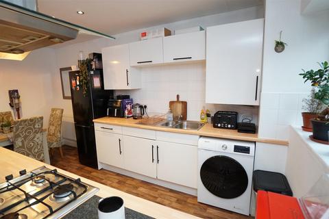 2 bedroom penthouse for sale, Crag View, Bradford