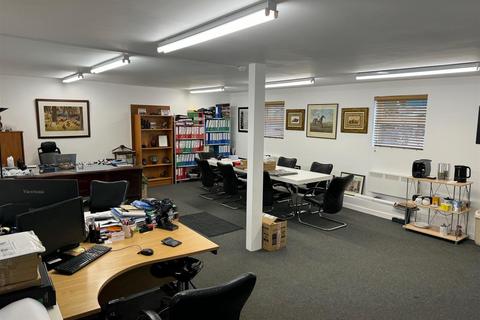 Office to rent, Chigwell Lane, Loughton