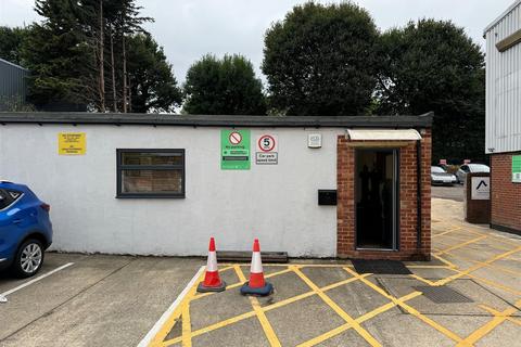 Office to rent, Chigwell Lane, Loughton