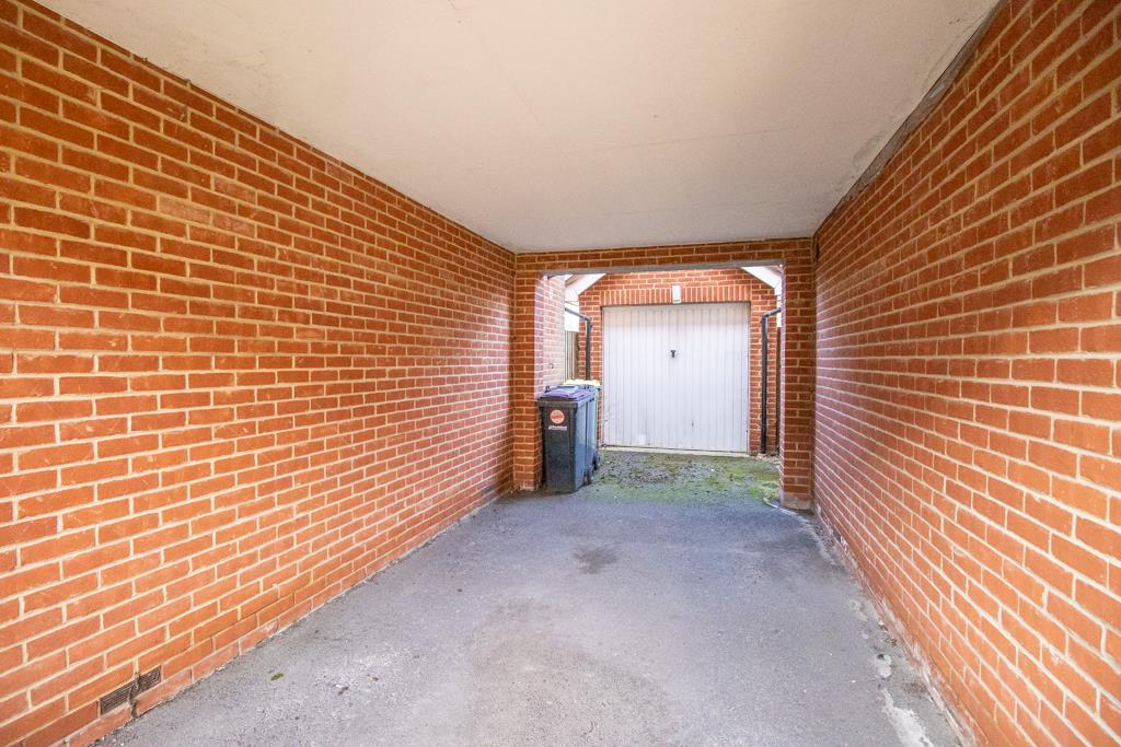 Carport/Garage