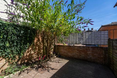 2 bedroom terraced house to rent, Aylesbury End, Beaconsfield, HP9