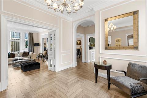 8 bedroom apartment to rent, Wellington Court, London, SW1X