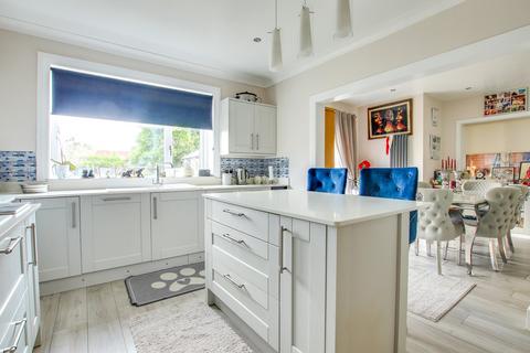 3 bedroom detached house for sale, Station Road, New Milton, BH25