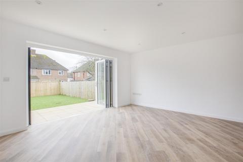 4 bedroom detached house to rent, Bramley Close, High Wycombe HP12